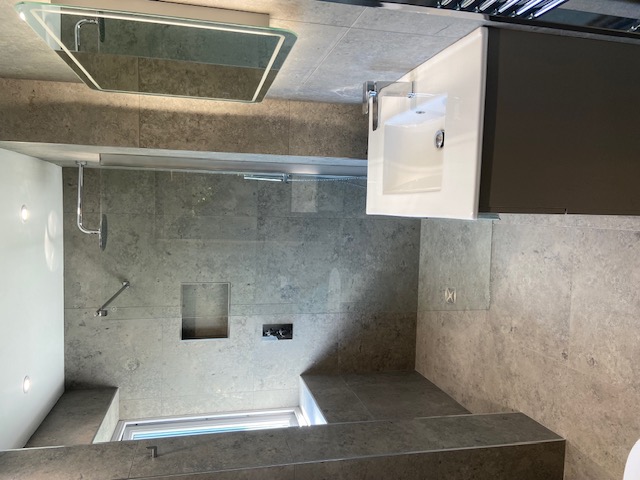 Travertine wet room shower with recessed shelf