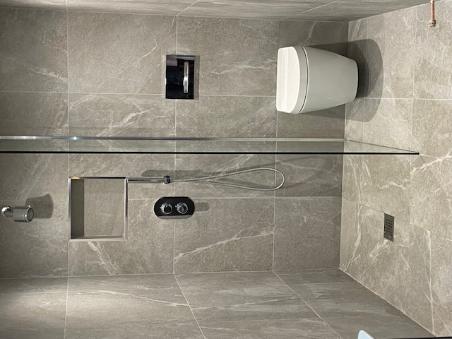 Travertine walk-in wet room with recessed niche
